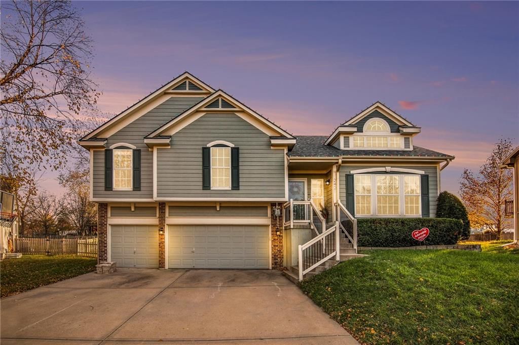 2421 NE Carousel Court — photo 2