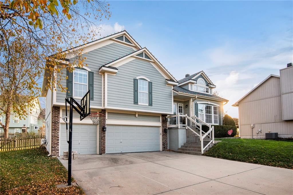 2421 NE Carousel Court — photo 4
