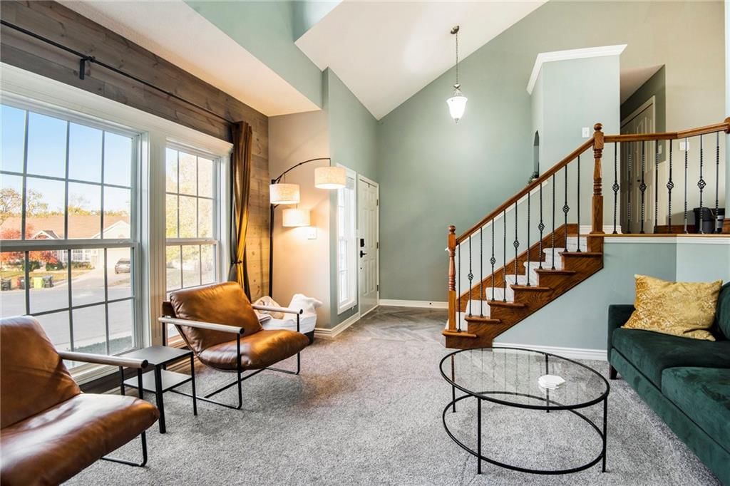 2421 NE Carousel Court — photo 6