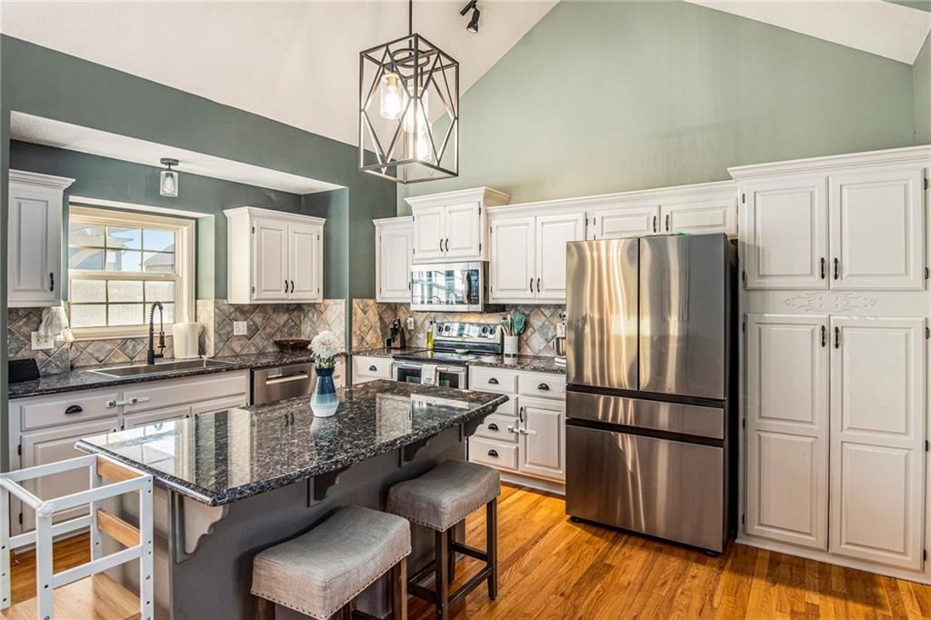 2421 NE Carousel Court — photo 9