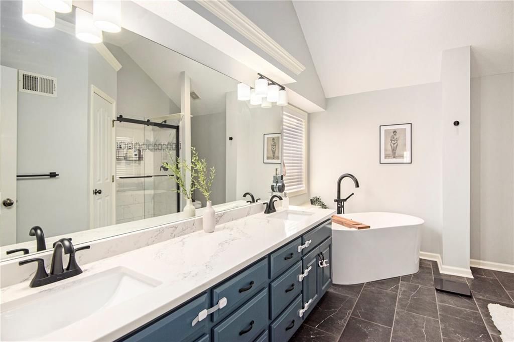 2421 NE Carousel Court — photo 14