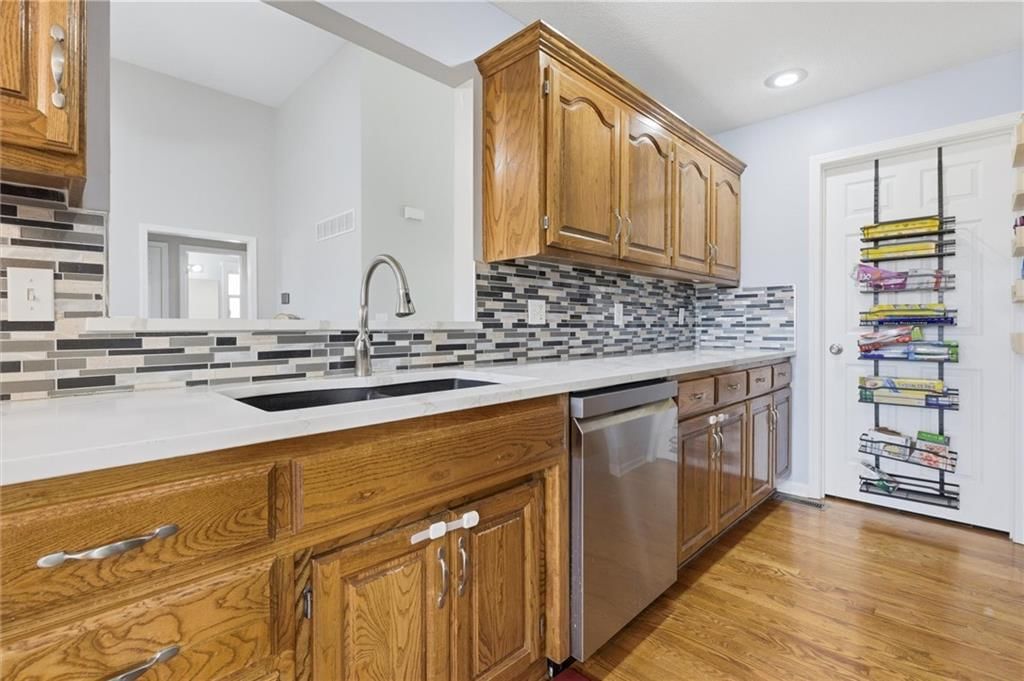 11004 N Hunter Avenue — photo 10