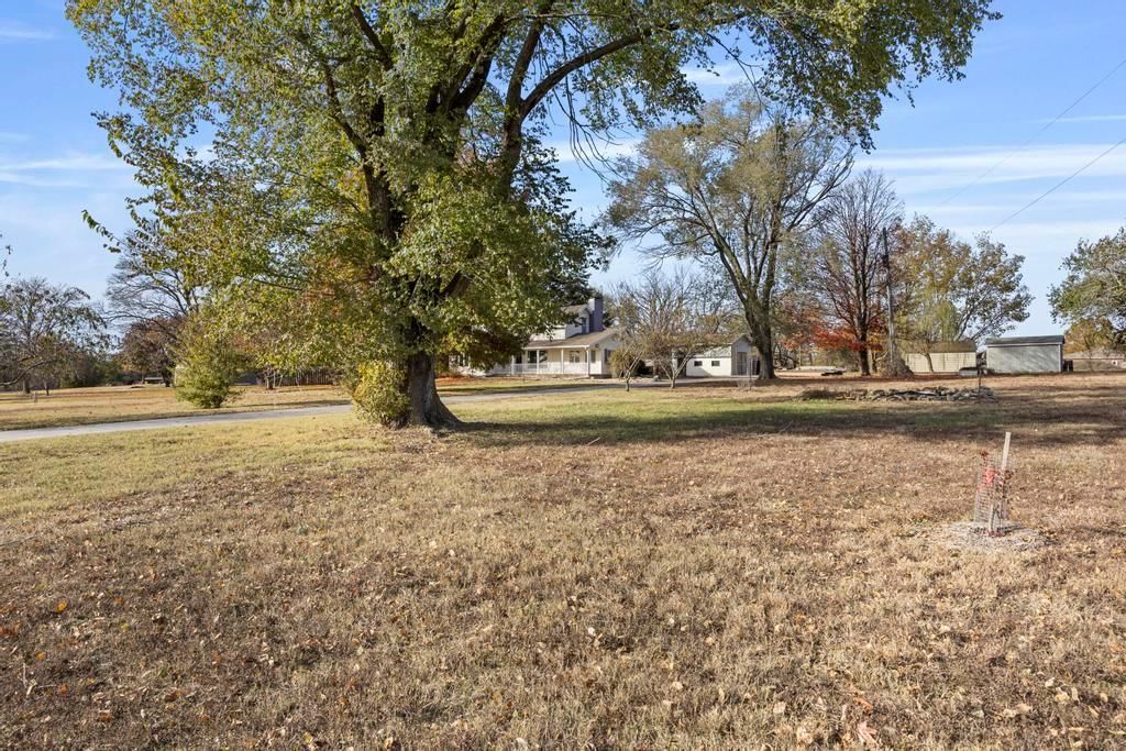 2139 Jayhawk Road — photo 2