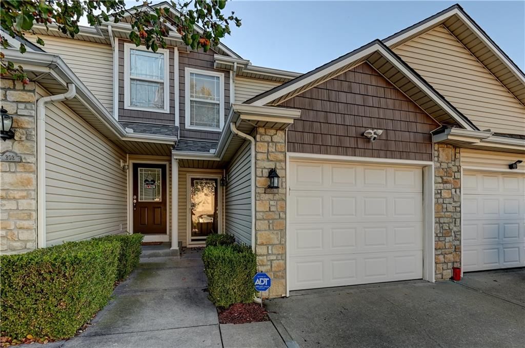 204 N Pointe Lane, Raymore, MO