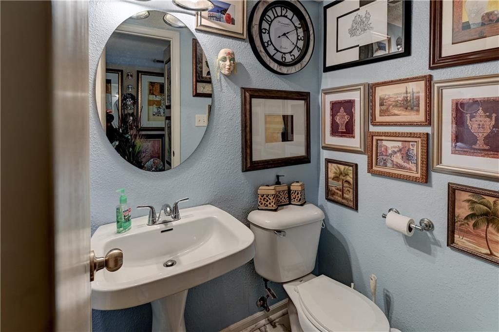 204 N Pointe Lane — photo 9