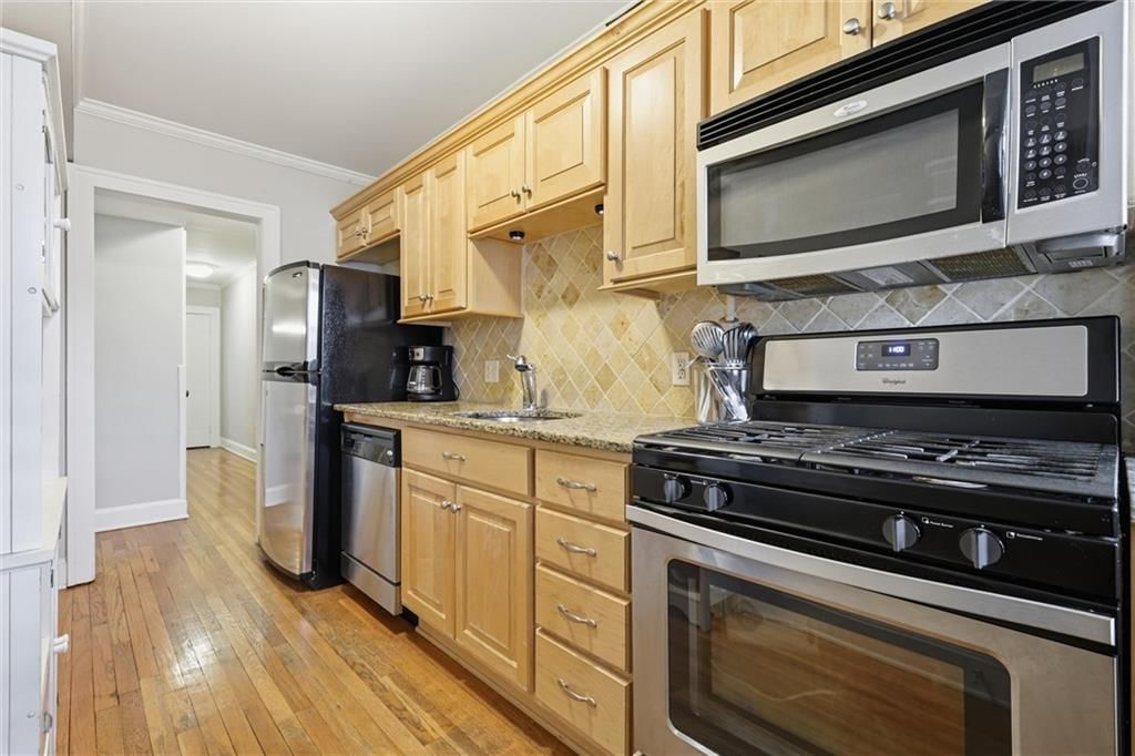 311 E 43rd Street E — photo 9