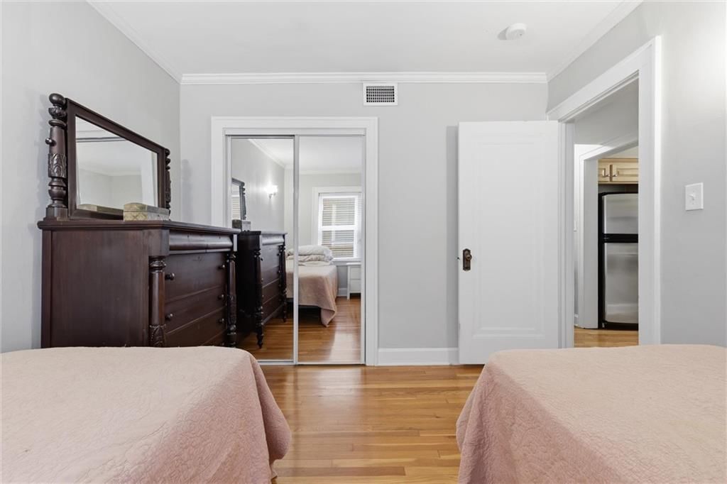 311 E 43rd Street E — photo 11