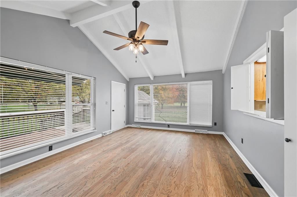 10701 N Main Street — photo 7