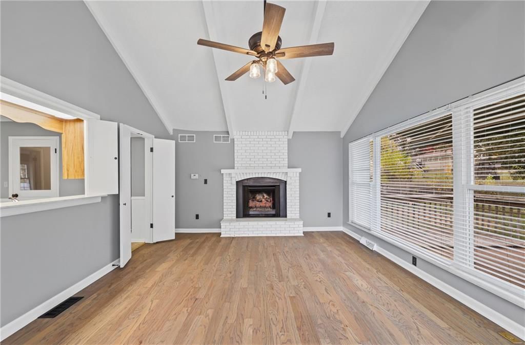 10701 N Main Street — photo 9
