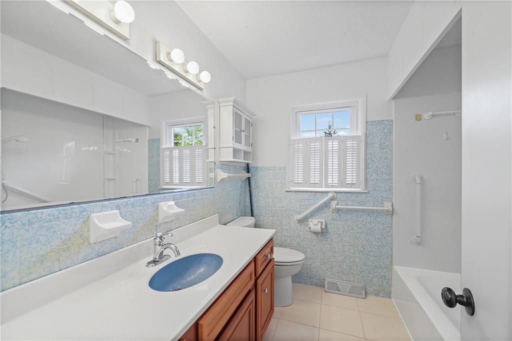 10701 N Main Street — photo 17