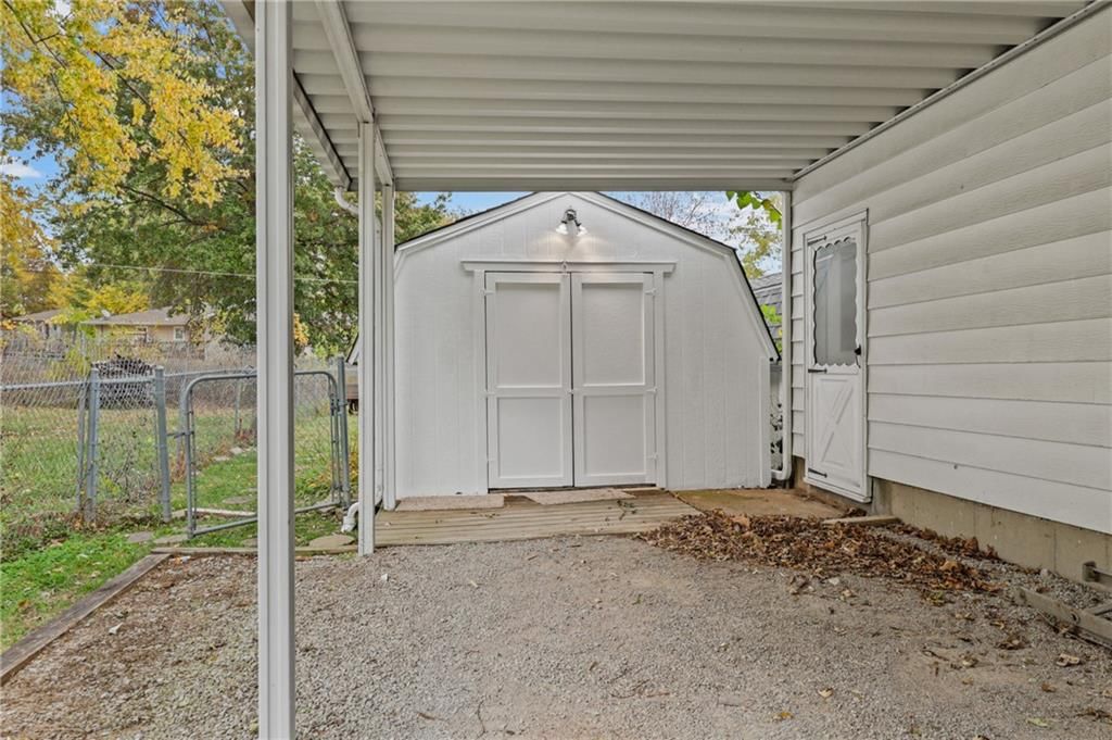 10701 N Main Street — photo 31