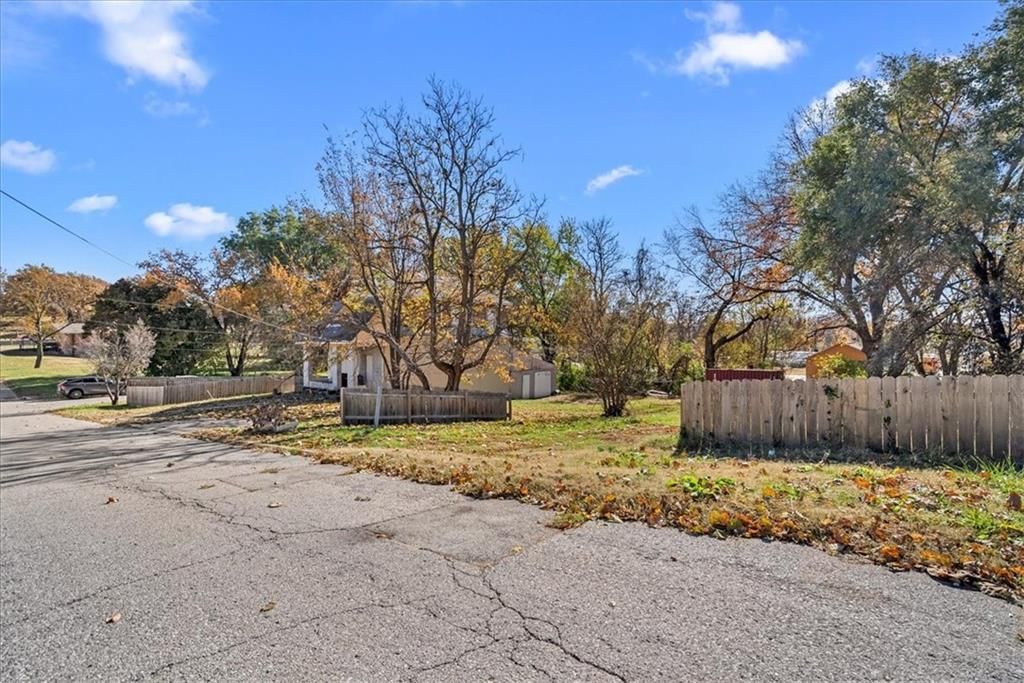 929 Greeley Avenue — photo 8