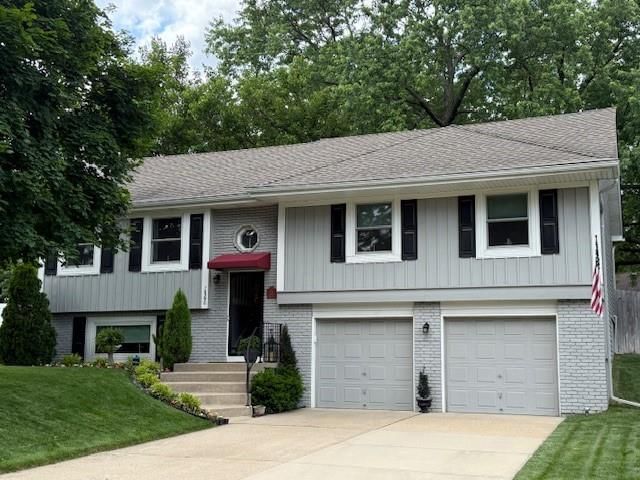 10590 Bradshaw Street, Overland Park, KS