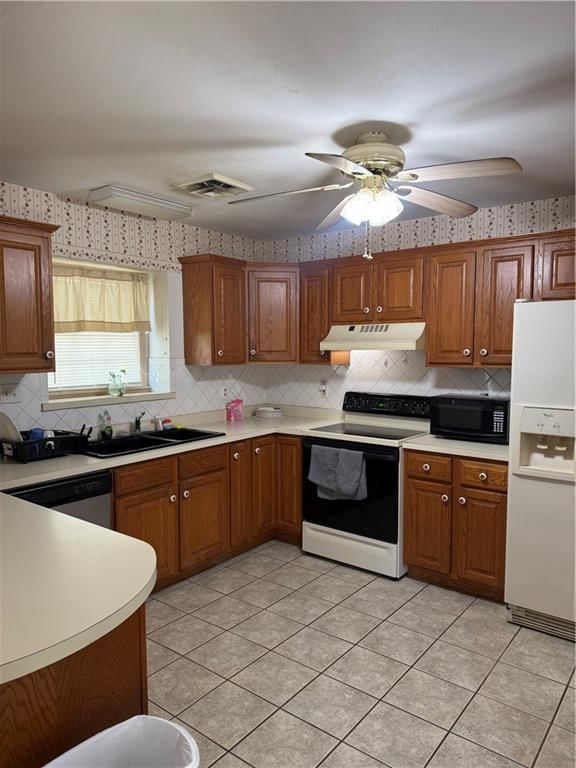 Photo 4 of 14 - 305 Gibson Street