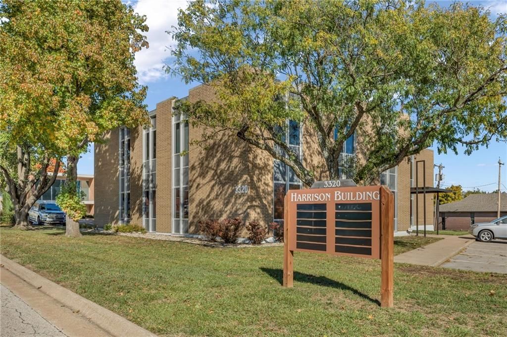 3320 SW Harrison Street, Topeka, KS