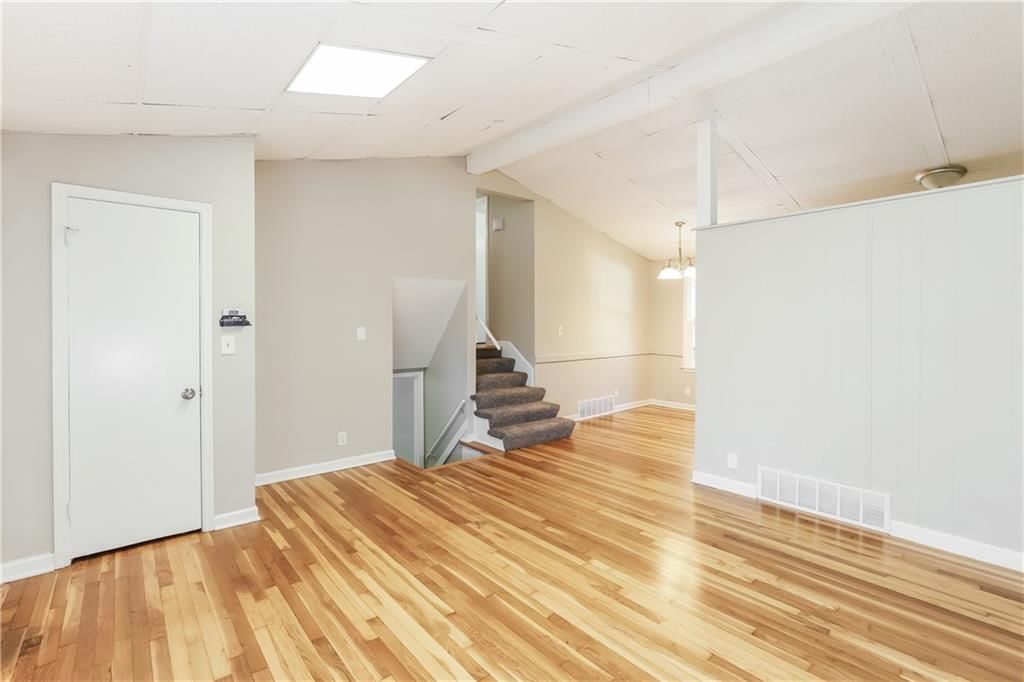 915 S Prairie Street — photo 3