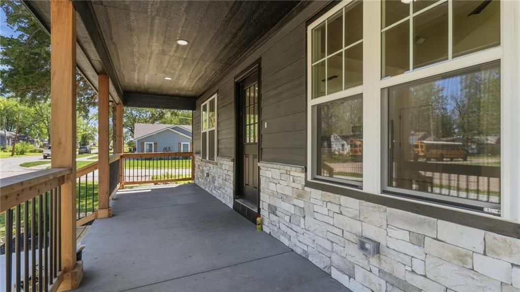 227 E Mill Street — photo 3