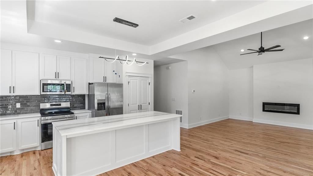 227 E Mill Street — photo 6