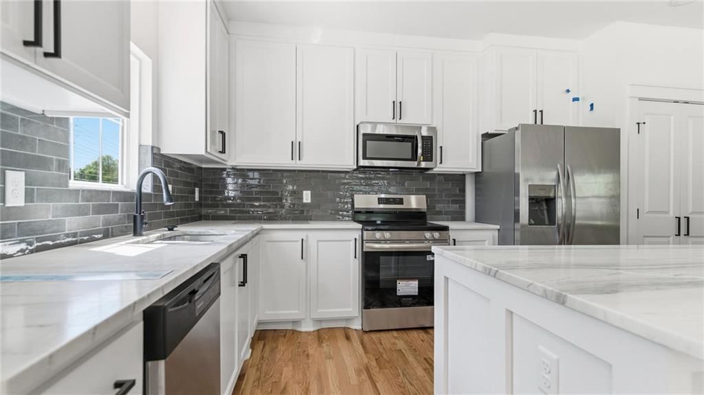 227 E Mill Street — photo 7
