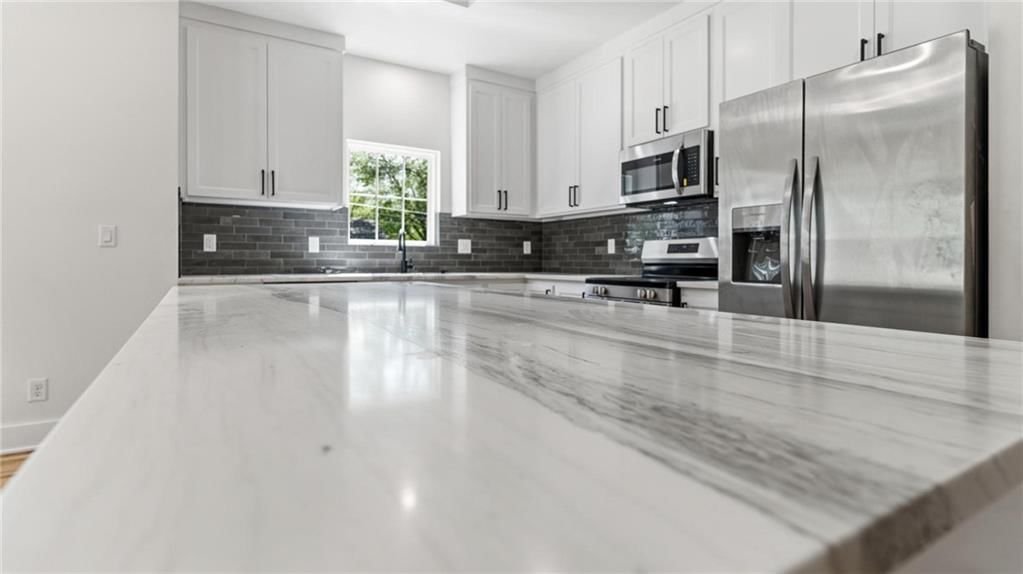 227 E Mill Street — photo 9