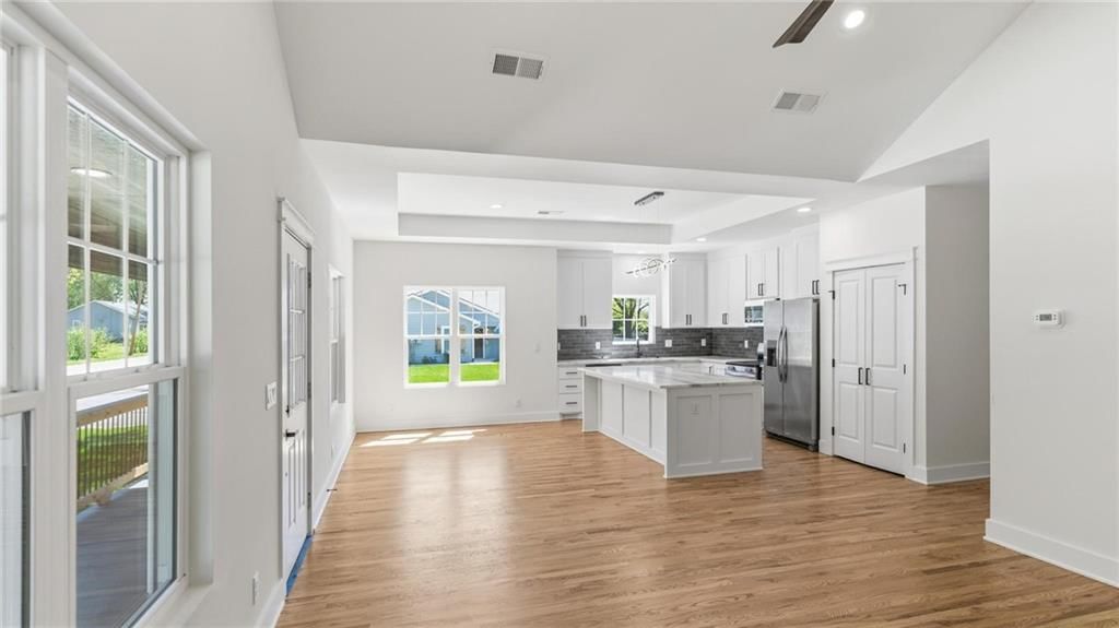 227 E Mill Street — photo 11