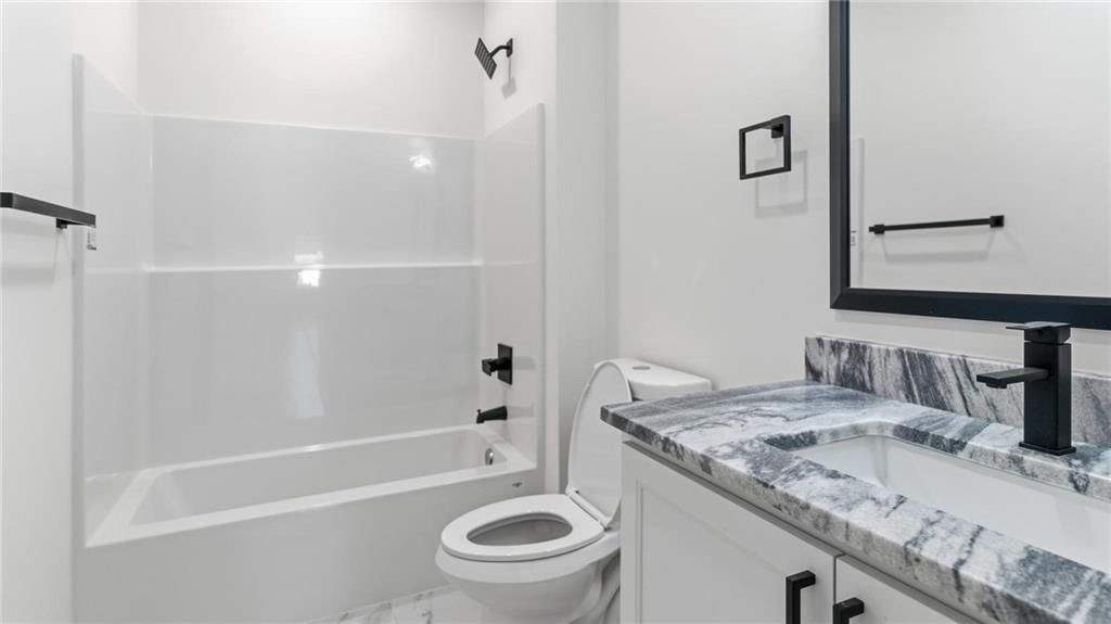 227 E Mill Street — photo 17