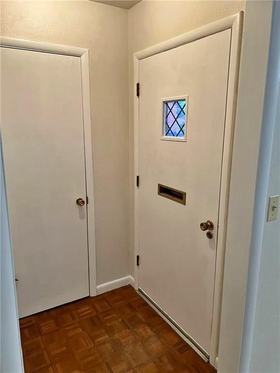 203 Crestwood Lane — photo 2