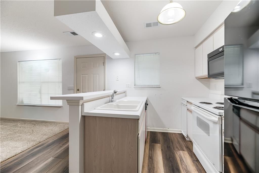 6856 N Olive Street — photo 8