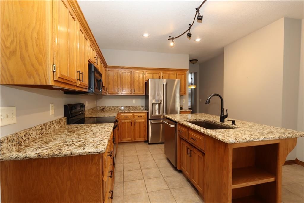 1611 N Marzelle Drive — photo 8