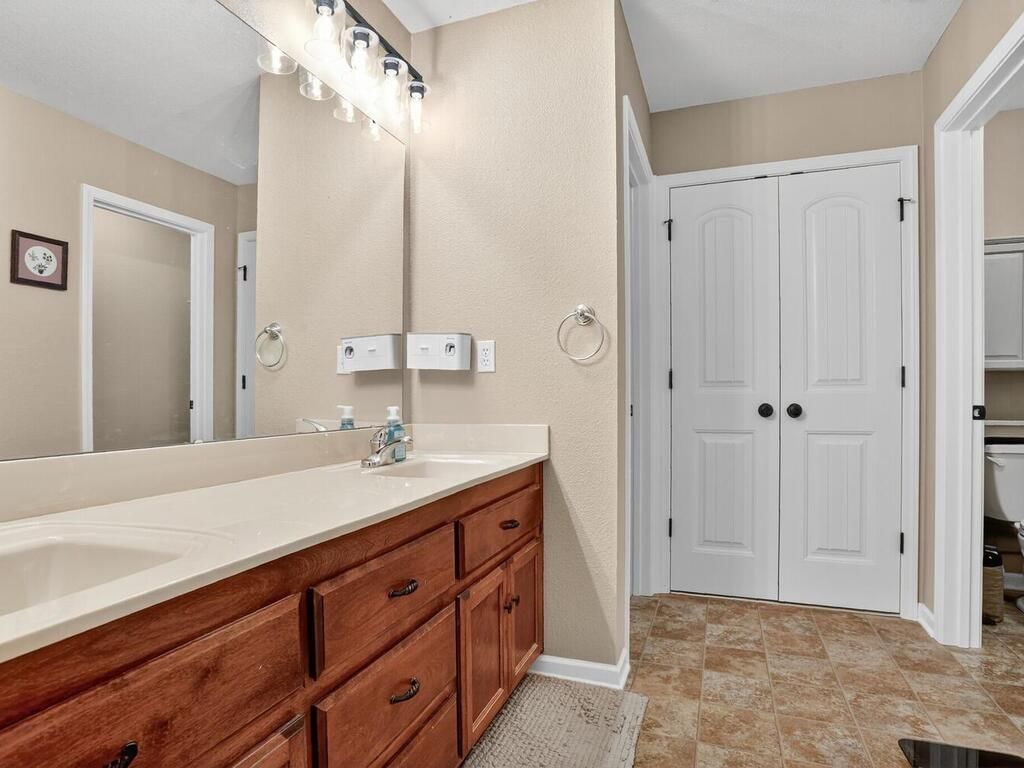 11682 N Ewing Avenue — photo 15