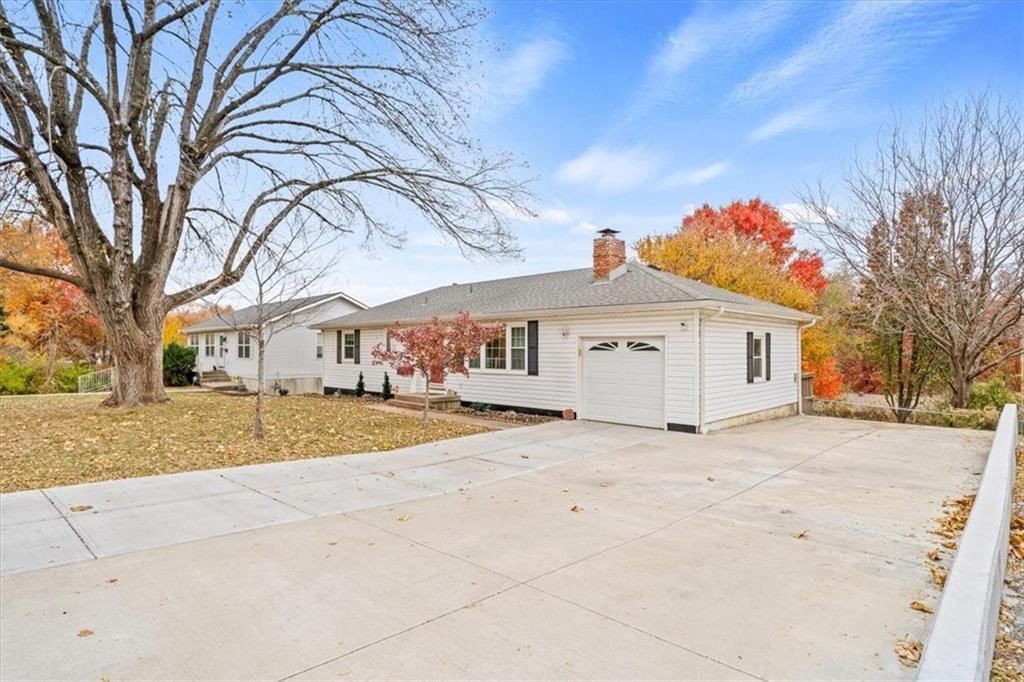 5204 Douglas Avenue — photo 3