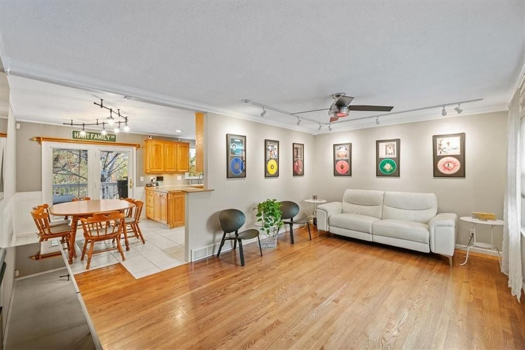 5204 Douglas Avenue — photo 4