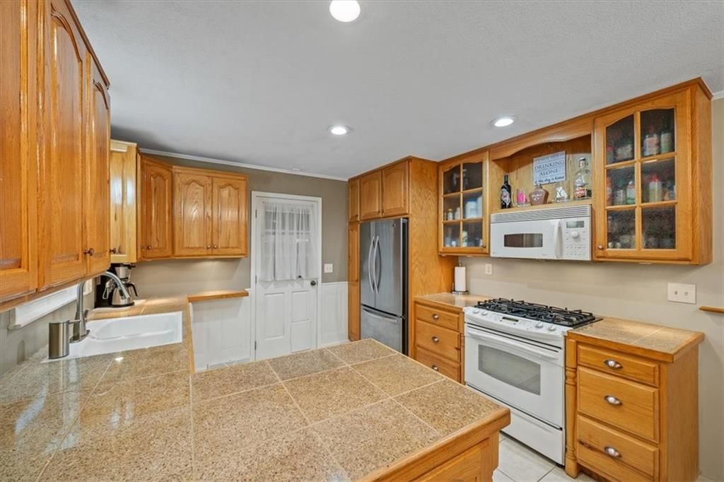 5204 Douglas Avenue — photo 10