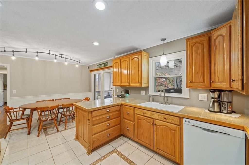 5204 Douglas Avenue — photo 11
