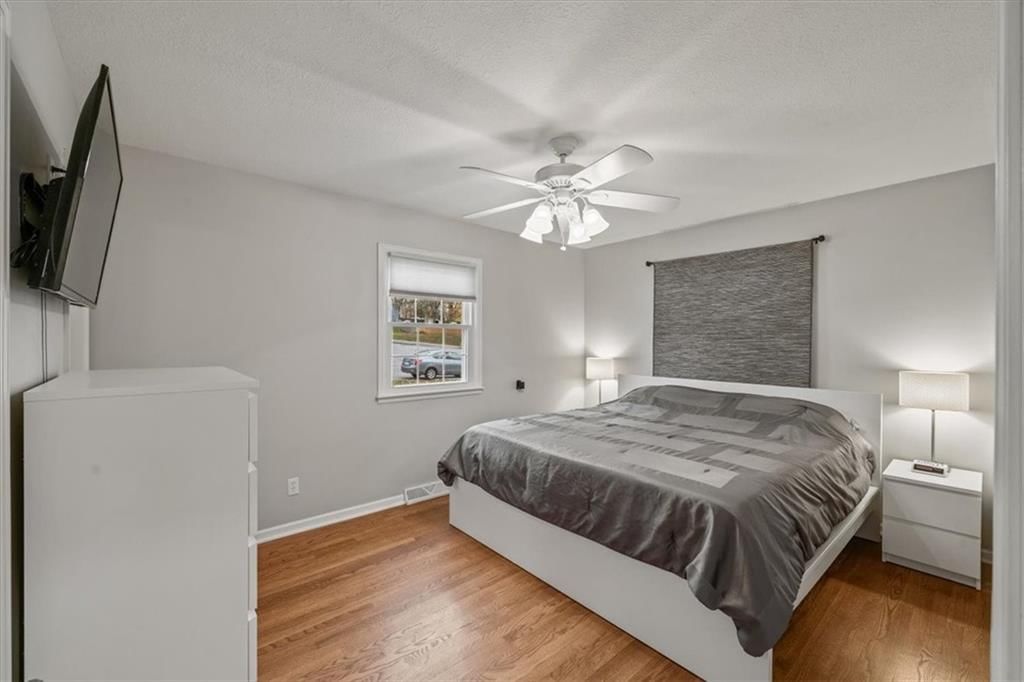 5204 Douglas Avenue — photo 13