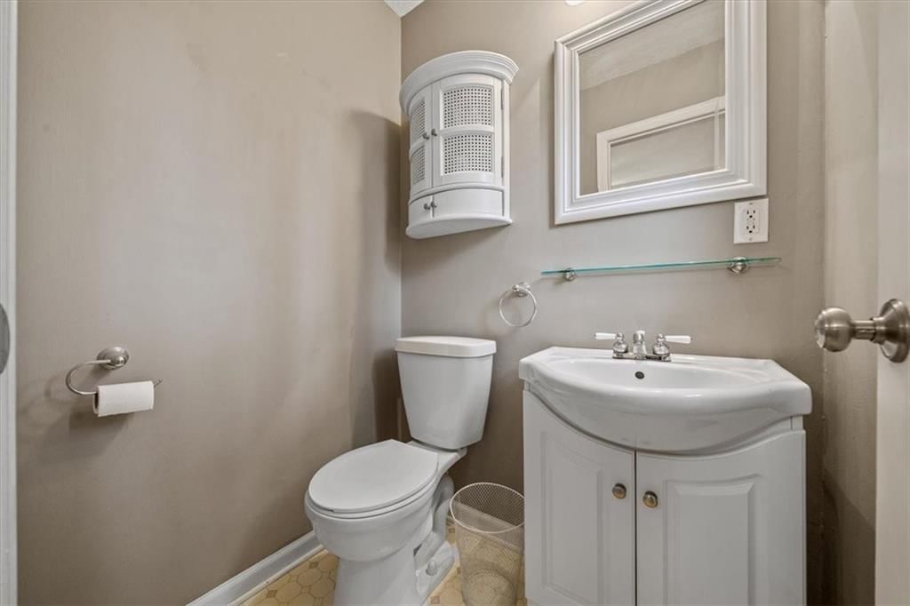 5204 Douglas Avenue — photo 15