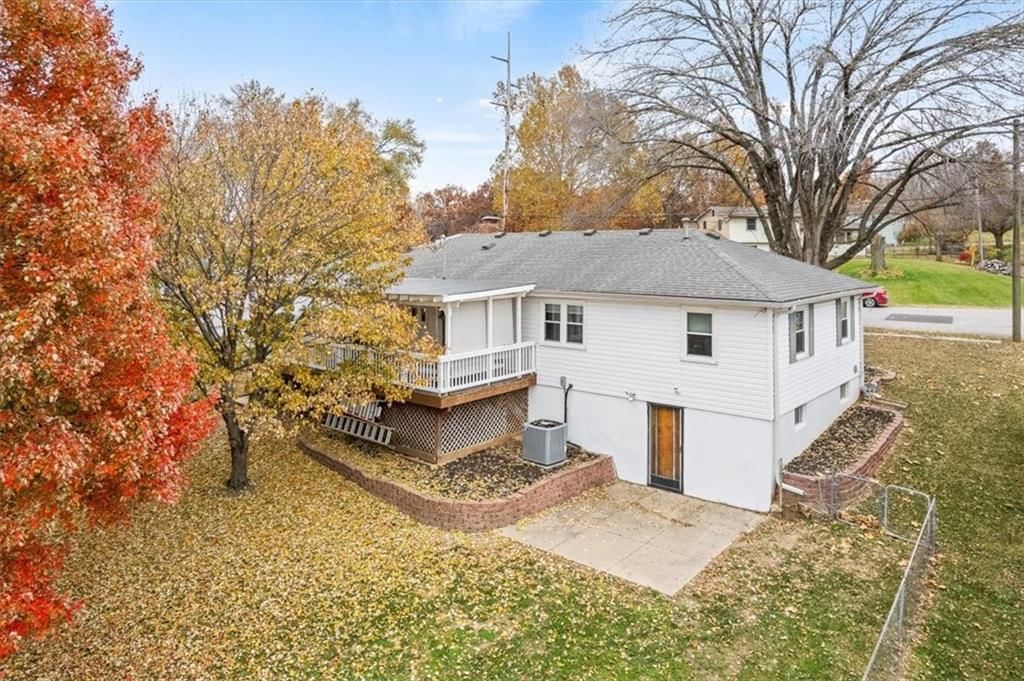 5204 Douglas Avenue — photo 29
