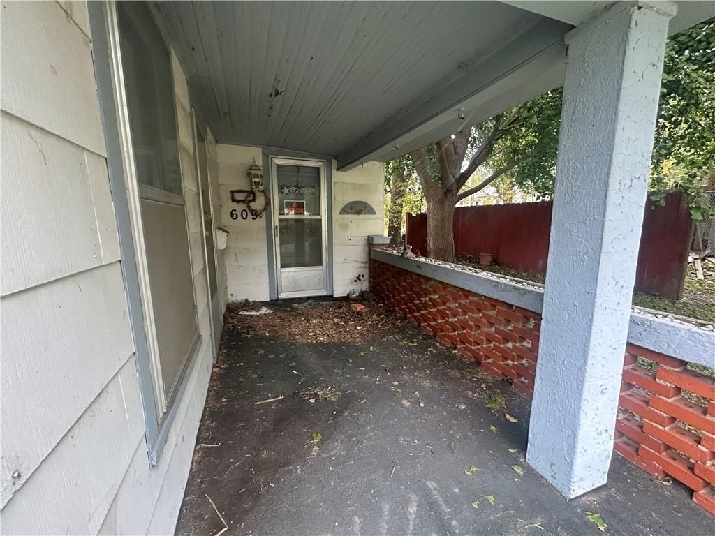 609 R Street — photo 2