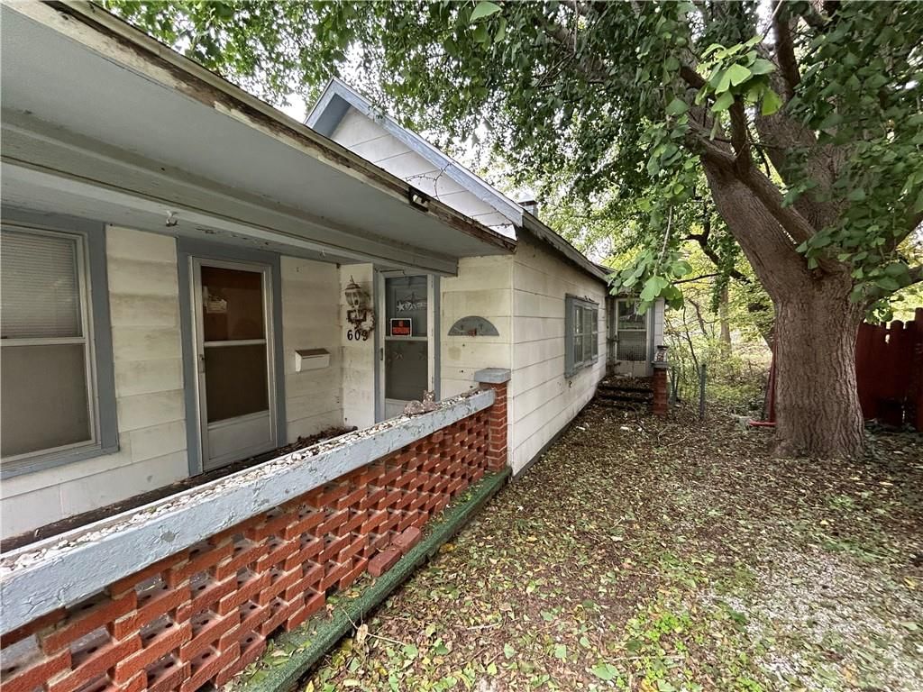 609 R Street — photo 3