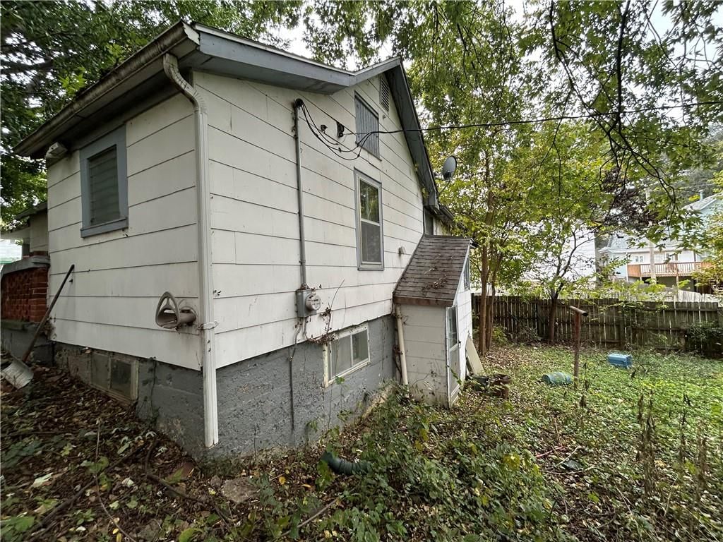 609 R Street — photo 4