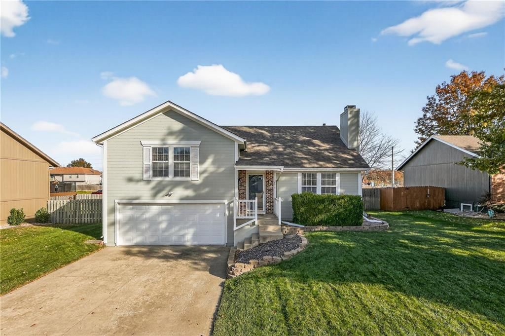 653 SE Canterbury Lane, Lee's Summit, MO