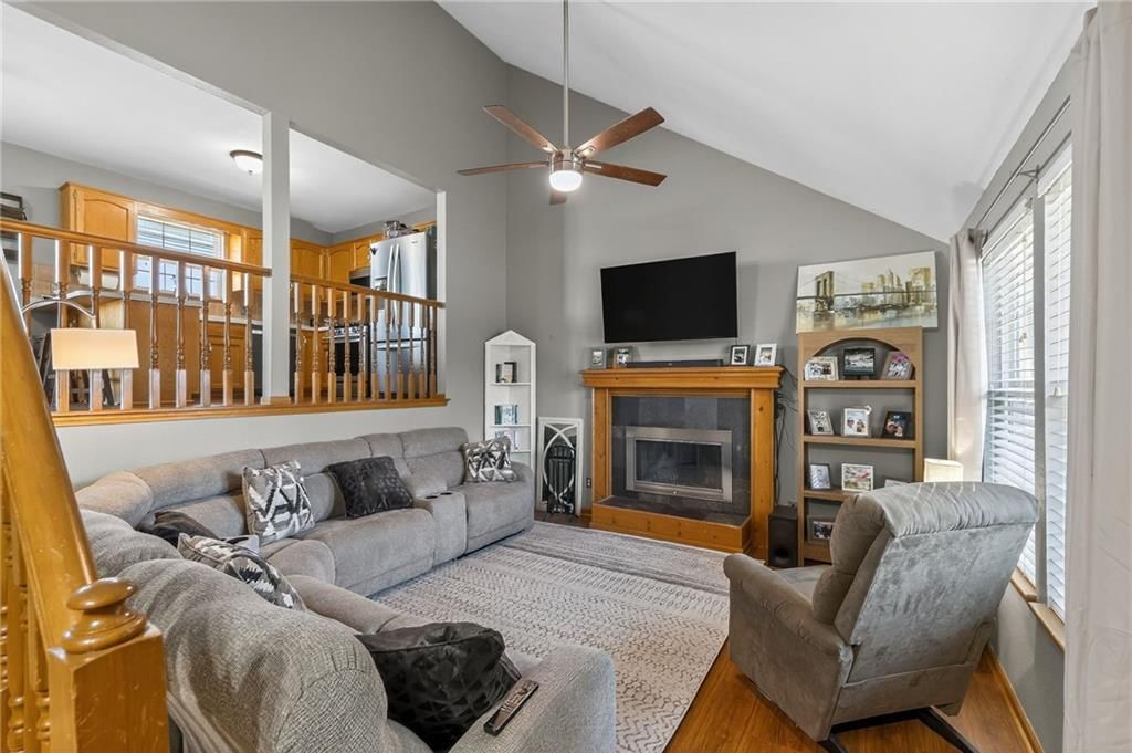 653 SE Canterbury Lane — photo 4