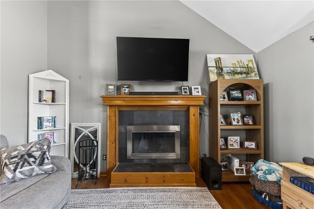 653 SE Canterbury Lane — photo 6