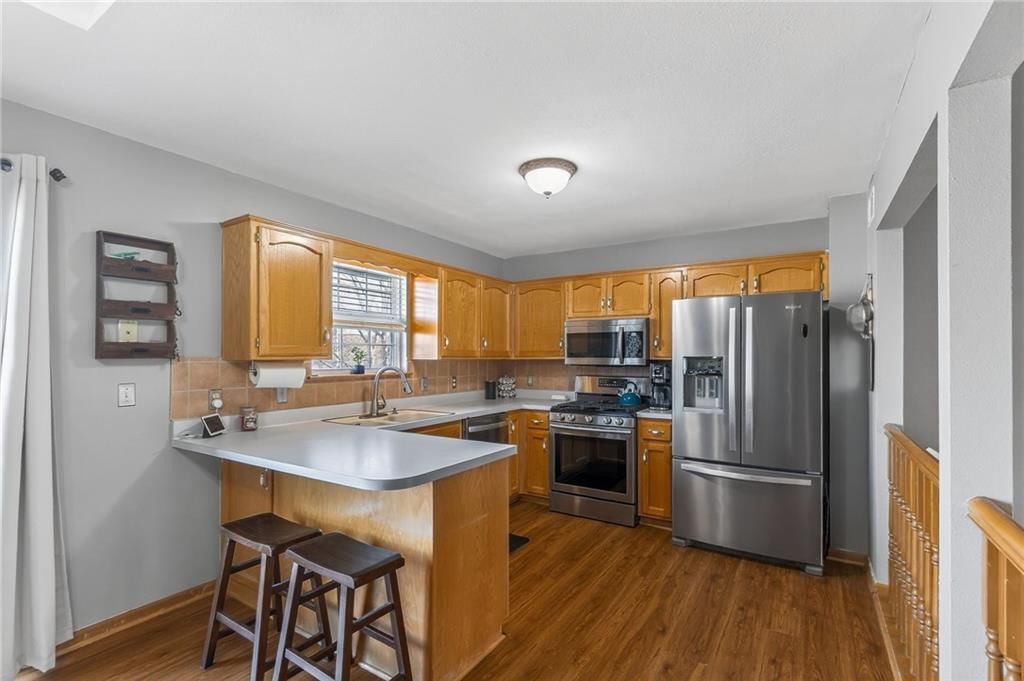 653 SE Canterbury Lane — photo 9