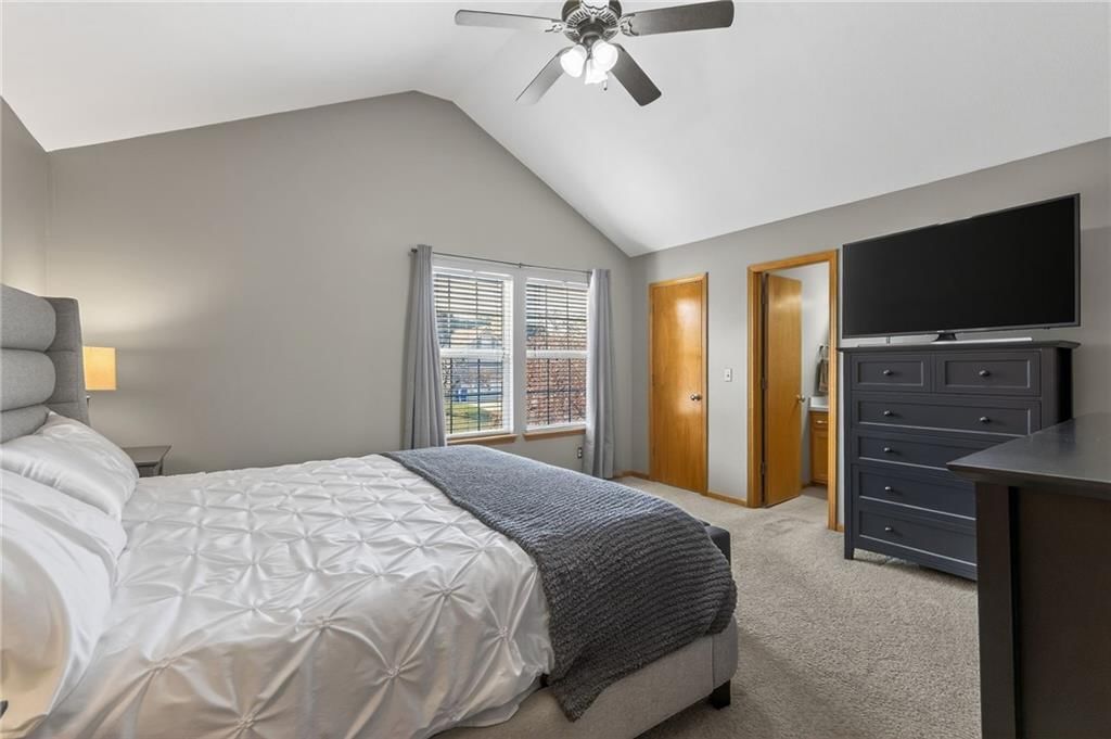 653 SE Canterbury Lane — photo 11