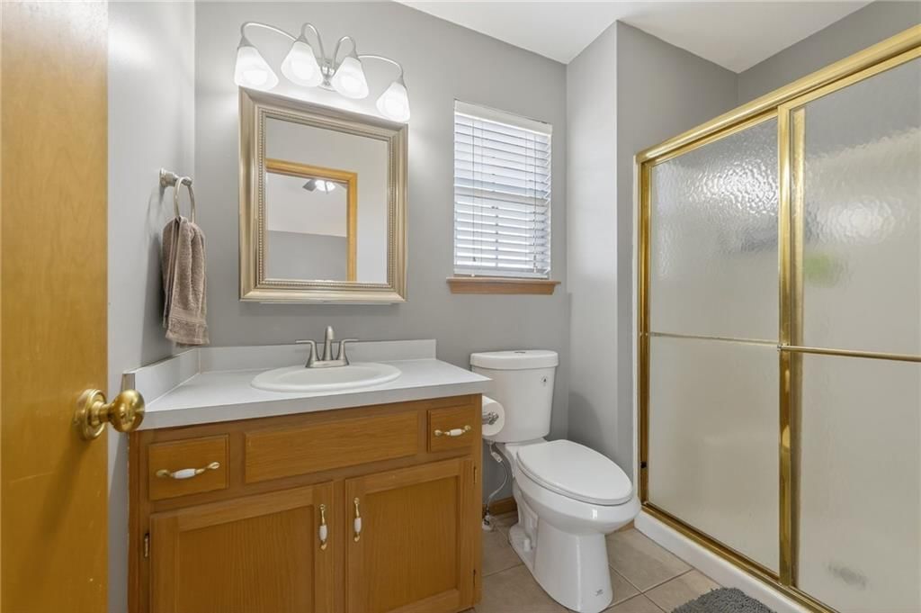 653 SE Canterbury Lane — photo 14
