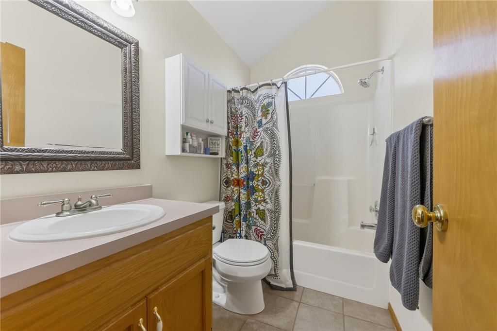 653 SE Canterbury Lane — photo 19
