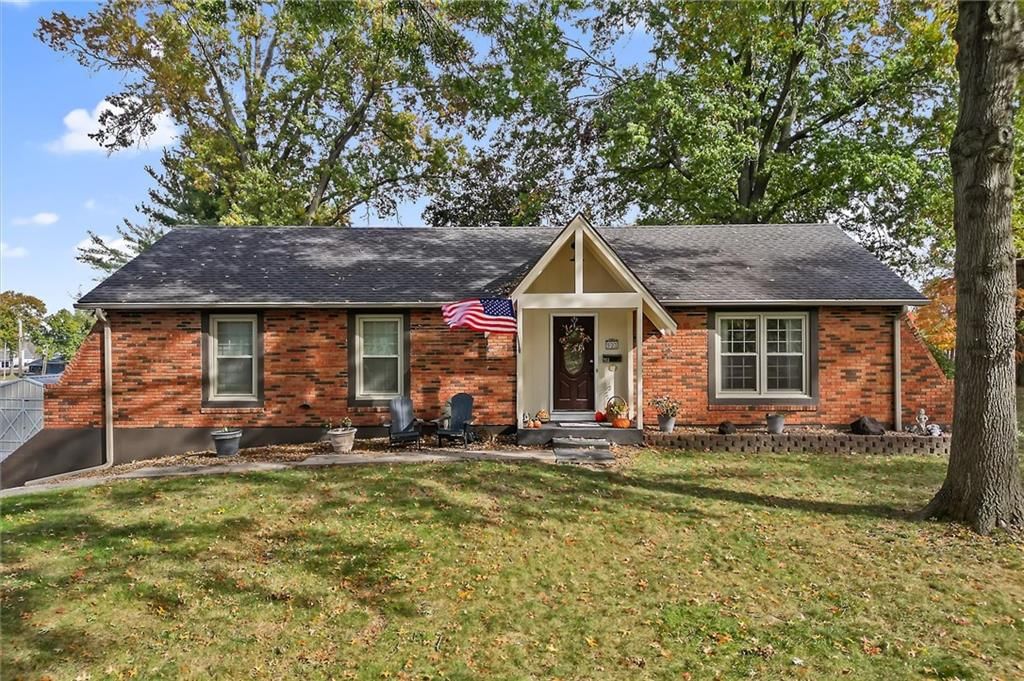 903 Goodrich Drive — photo 2
