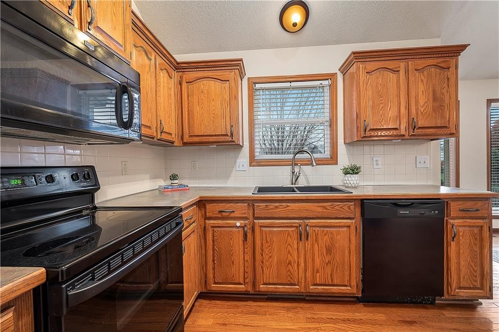 11264 N SUMMIT Street — photo 7