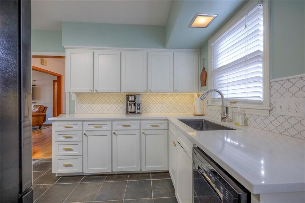 211 NW Briarcliff Road — photo 17